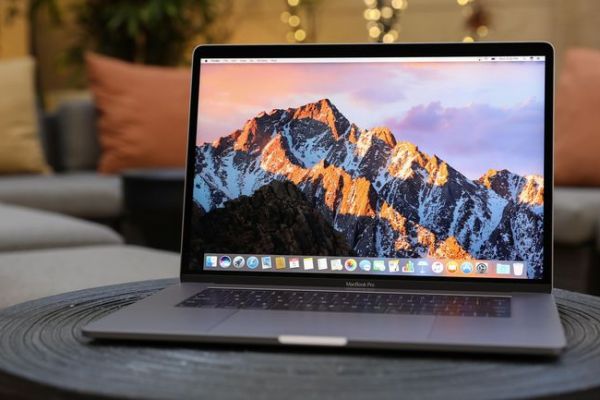 apple-macbook-pro-touch-bar-15-inch-2017-420125DDB8B7-2BB2-205D-BCCD-21AA7745FDAB.jpg